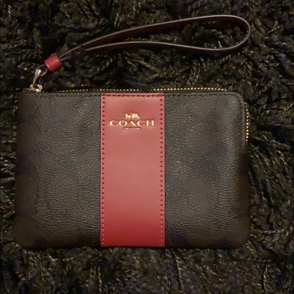 COACH
Signature Coated Canvas Wristlet